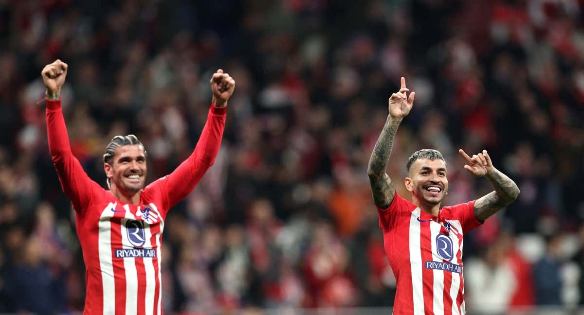 De Paul y Correa, dos argentinos celebrando la victoria por penaltis del Atleti frente al Inter en la Champions 2023/24. /REUTERS