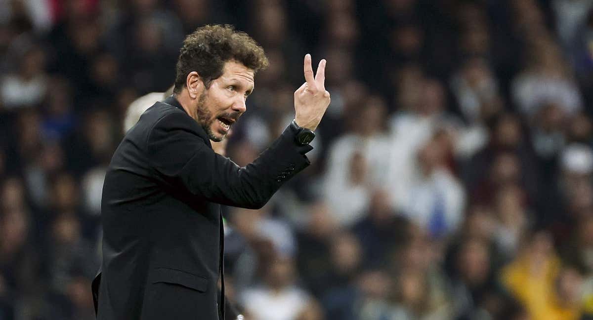 Simeone durante un partido ante el Madrid. /EFE