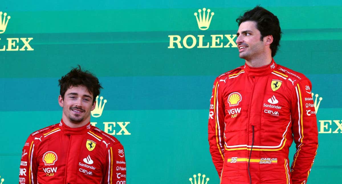 Carlos Sainz y Charles Leclerc, en el podio del Gran Premio de Australia. /REUTERS