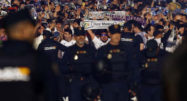 La ilusión y el bufandeo ganaron al miedo antes del Real Madrid – Manchester City: «He venido asustado… pero no quería perdérmelo»