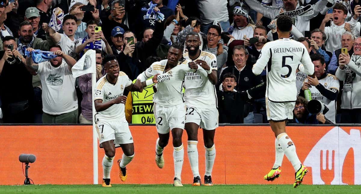 El Real Madrid celebra el empate contra el City./Reuters