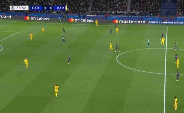 Cubarsí, justo antes de conectar con Lewandowski.