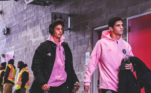Pep Casas junto con Afonso el día del debut de ambos con el primer equipo.  Inter Miami