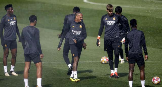 Militao podría sumar minutos ante el Mallorca: cuánto pujar por él y hasta qué precio puede subir en LALIGA FANTASY