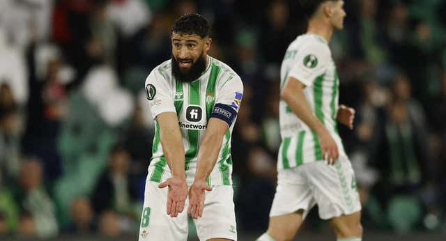 Fekir se queda en el banquillo para que Pellegrini vuelva a su esencia