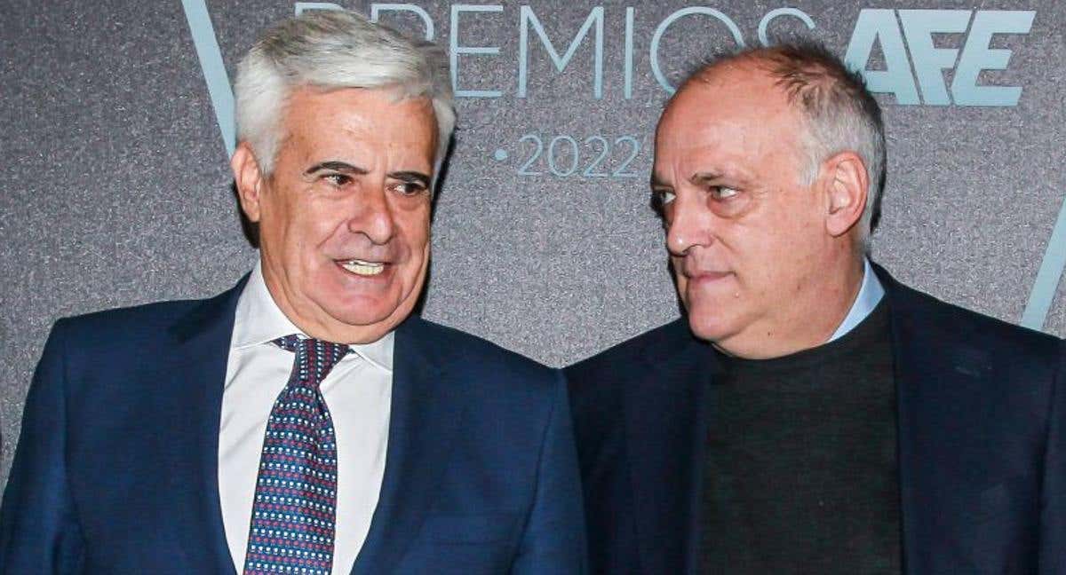 De izquierda a derecha, Pedro Rocha y Javier Tebas, en un acto de hace meses. /GETTY