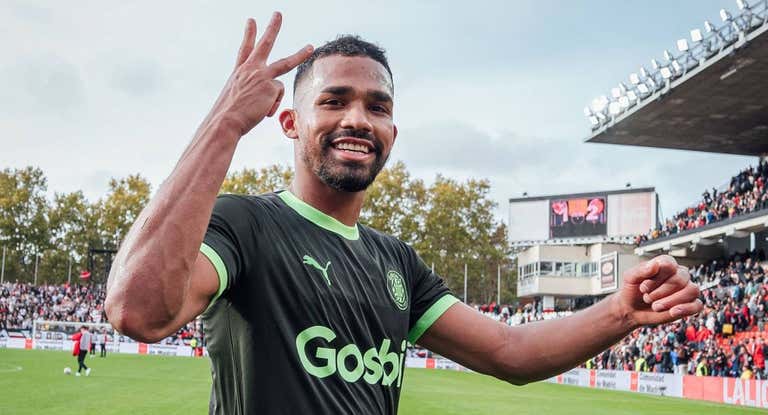 Yangel Herrera celebrando una victoria del Girona en el campo del Rayo.