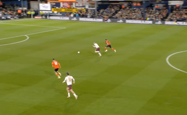 De Bruyne envía el balón al espacio para la carrera de Haaland, que acaba marcando.  WYSCOUT