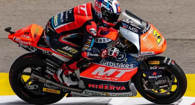 Sergio Garcia Dols consigue su primera victoria en Moto2 con sustos