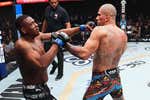 Holloway reta a Topuria tras exhibirse y Pereira cierra el UFC 300 con un KO extraordinario