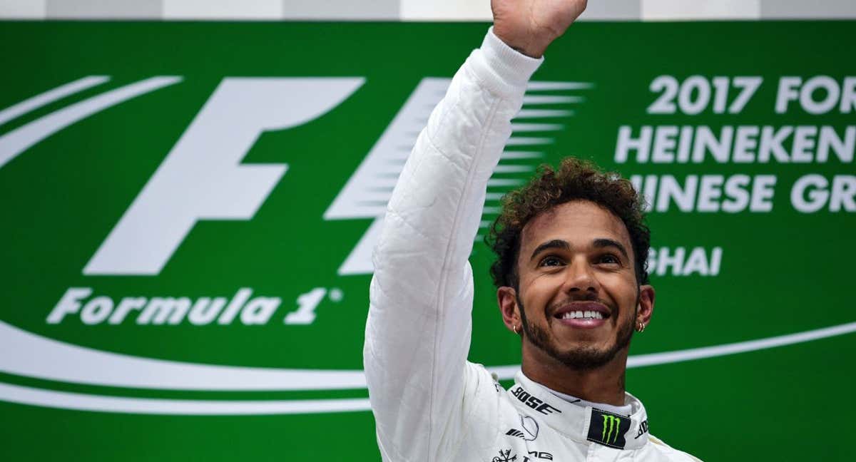 Lewis Hamilton celebra su cuarta victoria en China, en 2017. /AFP