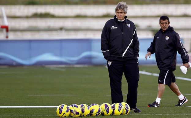 Miguel Zambrana, junto a Manuel Pellegrini  Málaga CF