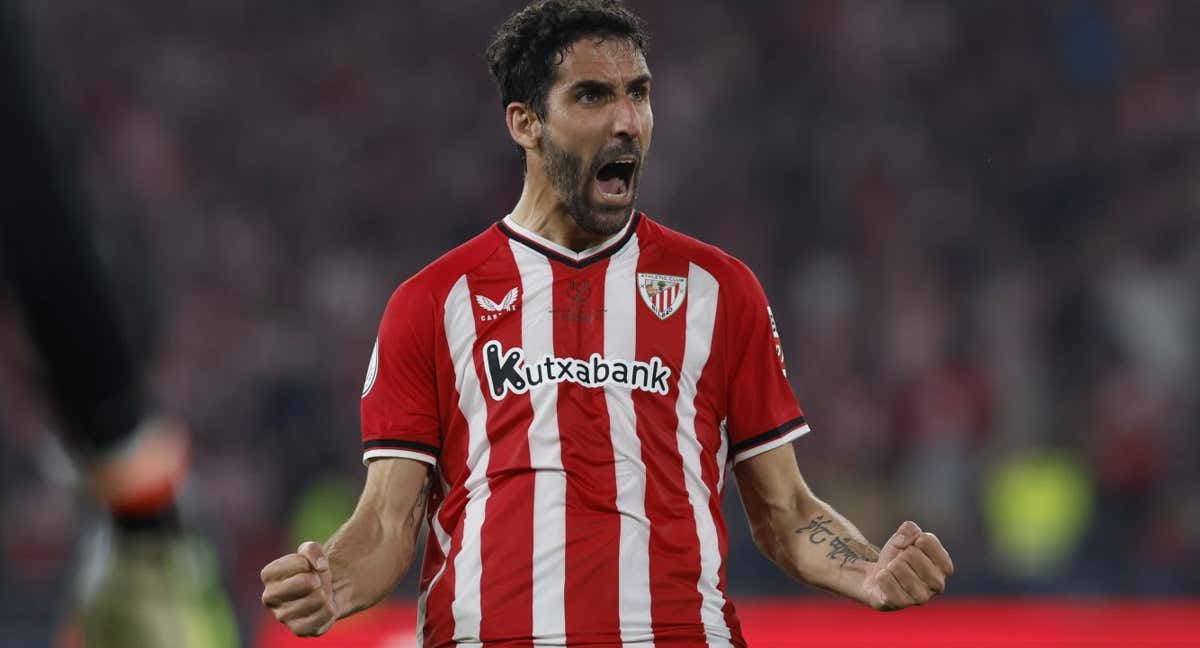 Raúl García celebra el penalti transformado en la final de Copa ante el Mallorca./EFE