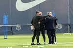 Joan Laporta alenta al equipo antes de la 'final' ante el PSG