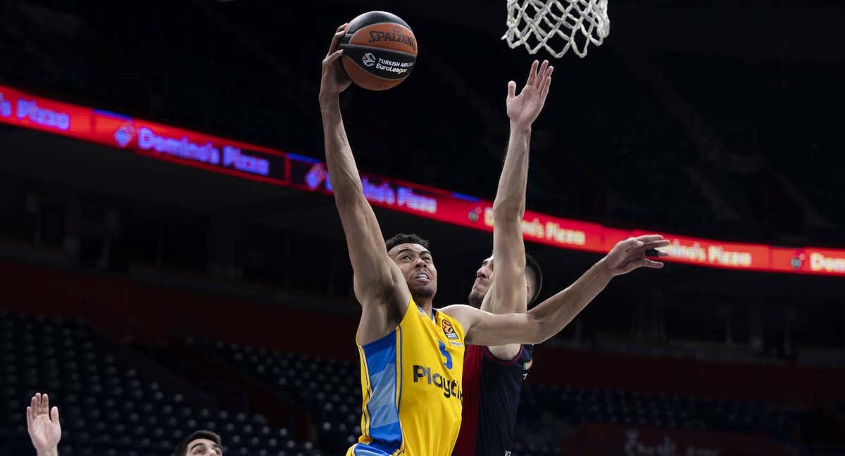 Baldwin entra a canasta en el duelo ante Baskonia. /GETTY IMAGES