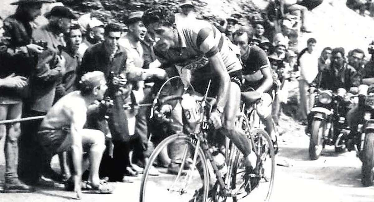 Bahamontes subiendo el Tourmalet en el Tour de Francia de 1959, en el que se impuso.