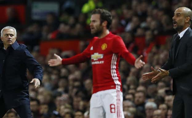 Jose Mourinho, Juan Mata y Pep Guardiola.  REUTERS