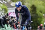 Stephen Williams se lleva una Flecha Valona que prolonga la crisis de Movistar Team