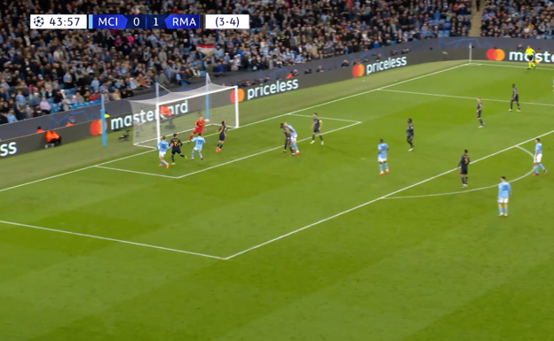Carvajal despeja la pelota.  WYSCOUT