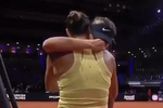 La desgarradora imagen de Badosa con Sabalenka tras una nueva caída a los infiernos