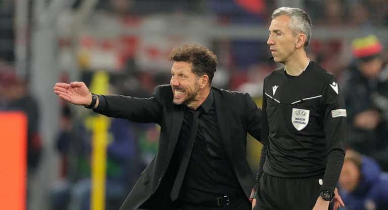 Simeone, en un momento del partido en Dortmund.
