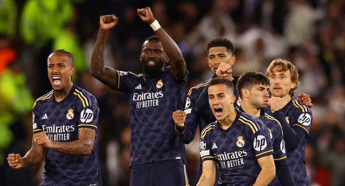 El Real Madrid celebra el pase a semifinales de la Champions en el Etihad Stadium.