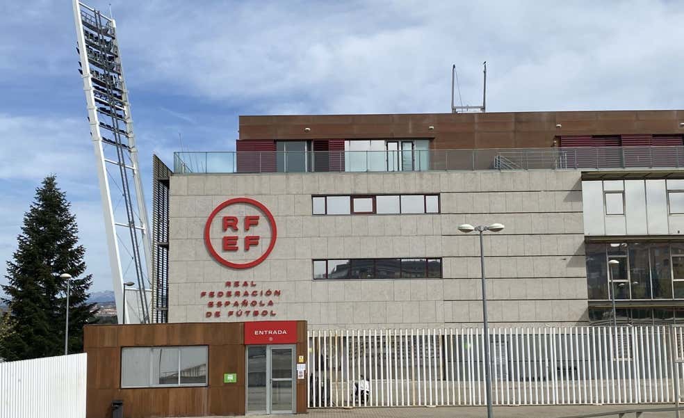 Así sería la intervención de FIFA en la RFEF: una comisión de expertos en el fútbol español con varios asteriscos