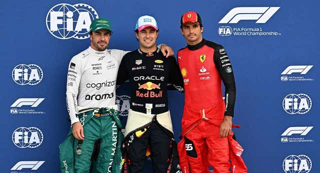 Red Bull desespera a Checo Pérez y Carlos Sainz y refuerza la decisión de Fernando Alonso