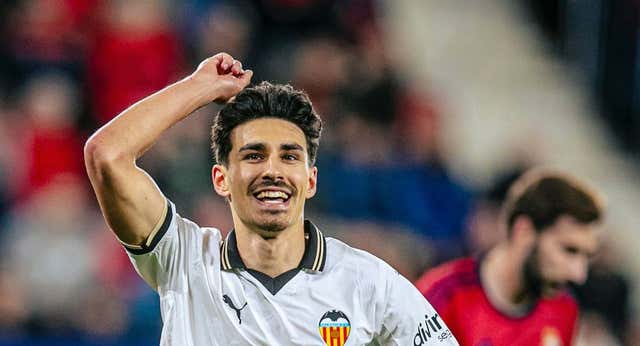 El Valencia se agarra al superviviente André Almeida