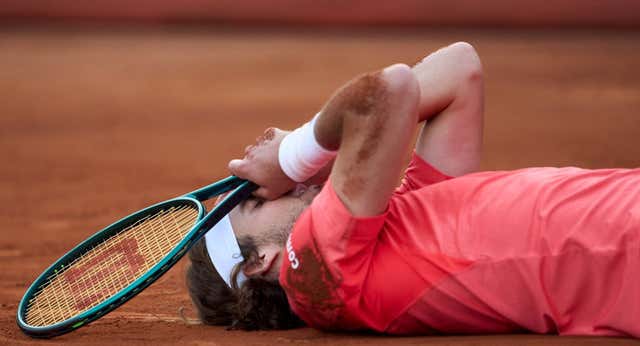 El thriller de Tsitsipas contra sus demonios en el Godó: la épica de Nadal, la lluvia, el “gesto feo” a Alcaraz y una ‘estupidez’