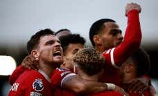 Gravenberch despierta al Liverpool a tiempo y lo mantiene en la lucha por la Premier League