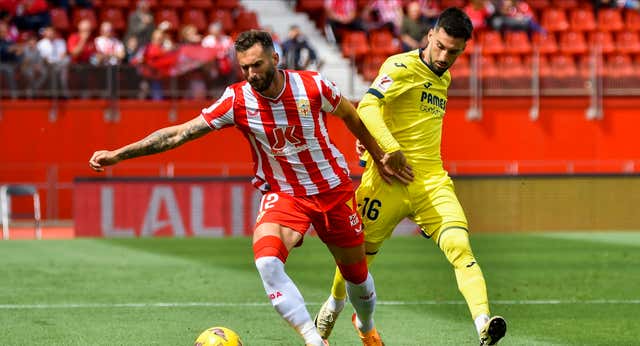 Sorloth mantiene con vida el sueño europeo, condena al Almería y celebra por todo lo alto su paternidad