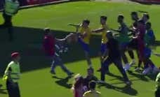 Invasión, patada voladora, dos rojas, un '9' de portero y un empate... ¡en el 110' sin prórroga!