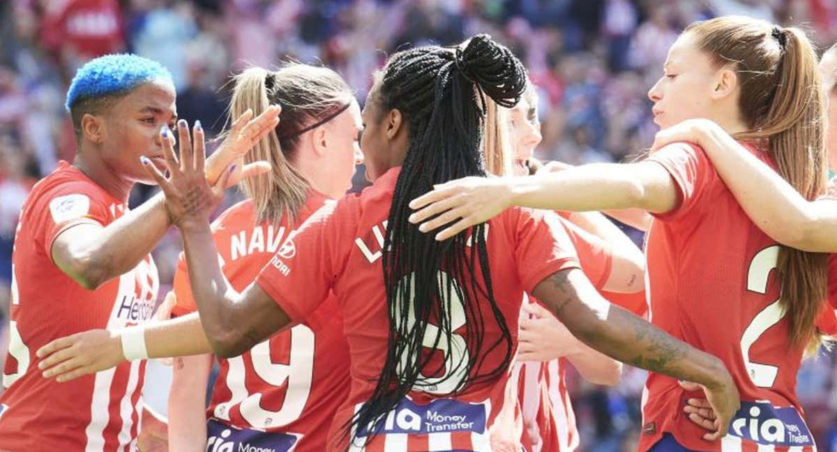 Ludmila y Ajibade celebran con sus compañeras uno de los goles del Atlético ante el Betis en el Civitas Metropolitano. /LALIGA