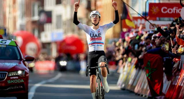 Pogacar anula el efecto Van der Poel y se pasea para conquistar la Lieja-Bastoña-Lieja
