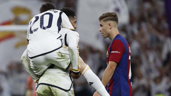 Fran García celebra con Bellingham, en presencia de Fermín, el gol del triunfo en el Clásico. /EFE