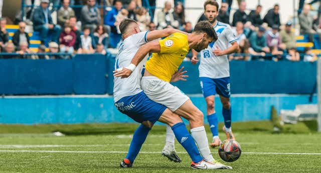 Ver un Badalona Futur-Hércules de Segunda RFEF cuesta solo cinco euros menos que ir de visitante a Montjuïc o al Metropolitano