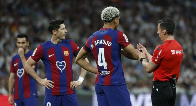 La actitud de Soto Grado con Araujo y el Barça es un preludio del nuevo fútbol y del rincón de pensar