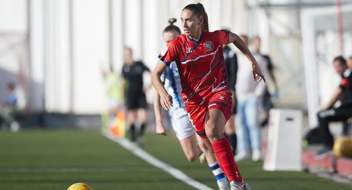 Berta Bou durante un partido contra la Real Sociedad. /LEVANTE LAS PLANAS