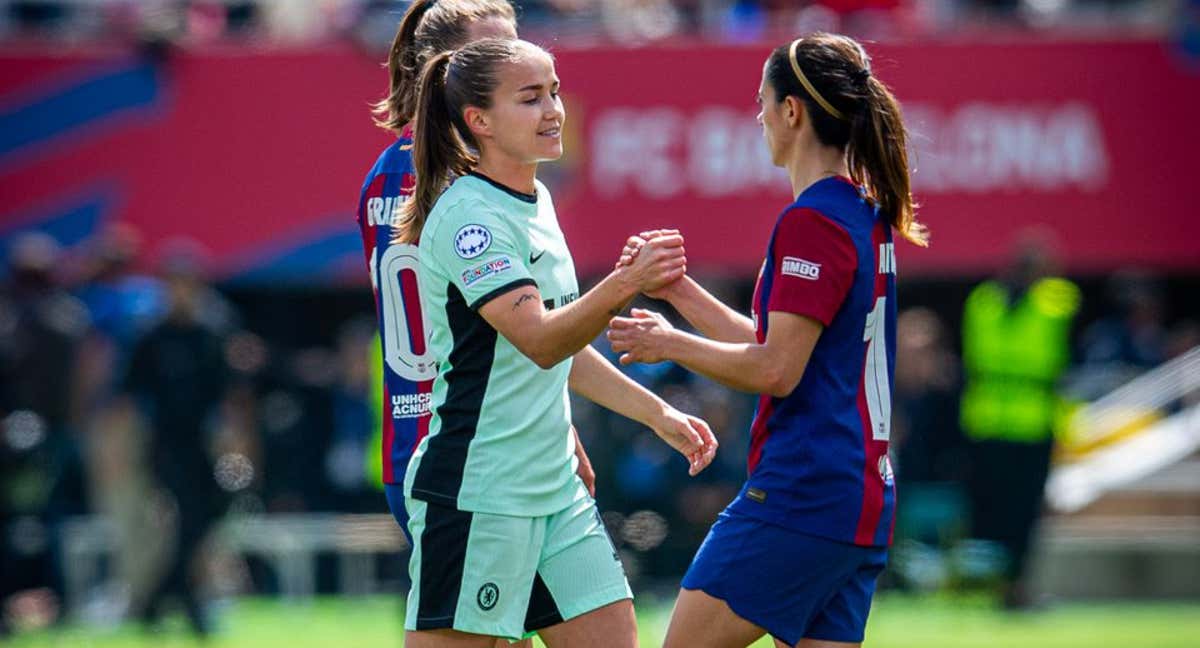 Guro Reiten saluda a Aitana al terminar el partido. /FC BARCELONA