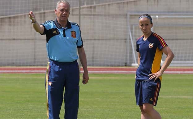 Quereda junto a Sonia Bermúdez durante un entrenamiento.  RFEF