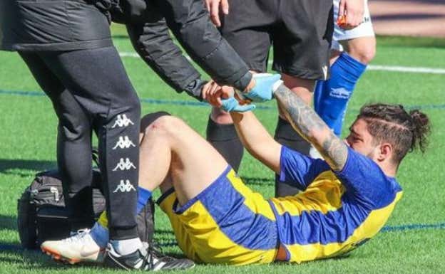 Rafa García cayó lesionado en su debut con el Alcorcón B contra el Socuéllamos.