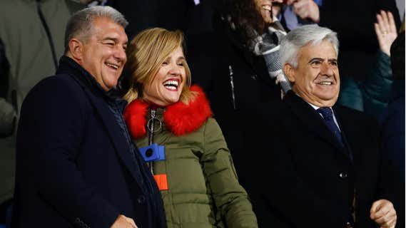 Joan Laporta, la ministra Pilar Alegría y Pedro Rocha, en el palco de un partido reciente en Leganés. /GETTY