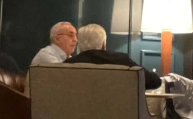 Alejandro Blanco con Pedro Rocha, en el hotel Villamagna. Relevo