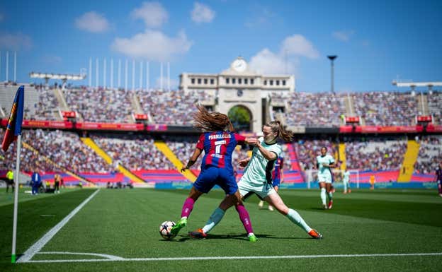 Salma Paralluelo durante el partido contra Charles.  FC BARCELONA FEMENINO