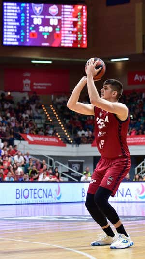 Marko Todorovic desde el triple. ACB MEDIA CENTER