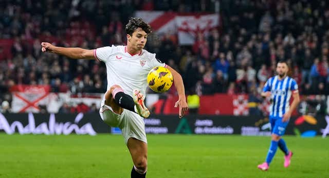 Óliver Torres, descartado para el derbi