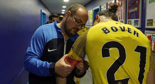 La emotiva historia tras el mensaje escondido en el brazalete de capitán del Andorra de Piqué