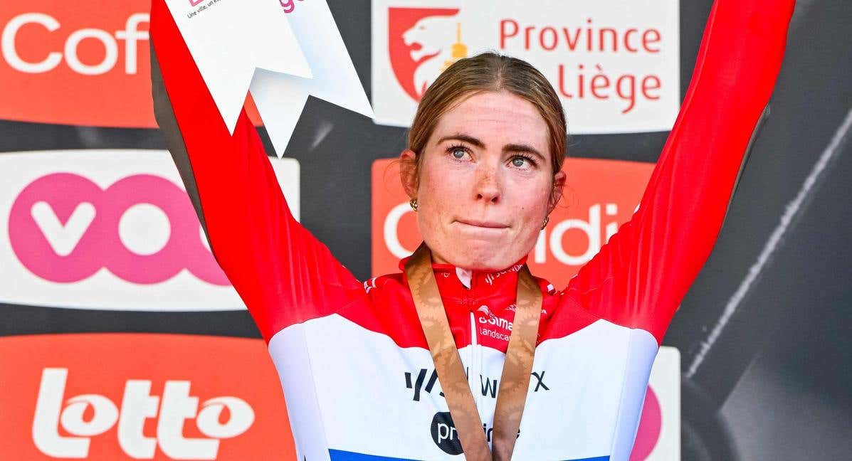 Demi Vollering, contrariada tras acabar tercera en la reciente Lieja-Bastoña-Lieja.