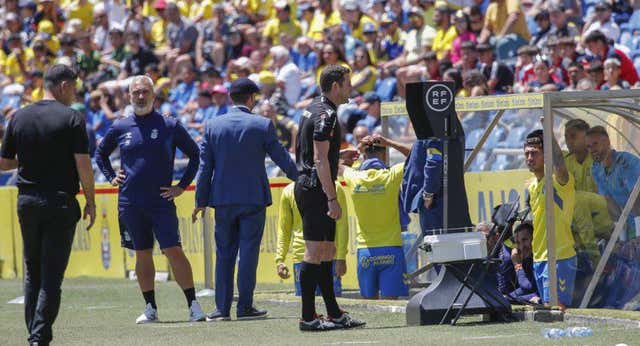 ‘No hay apenas contacto’ y ‘un contacto menor’: el VAR corrigió dos veces a Figueroa Vázquez y este se mantuvo firme